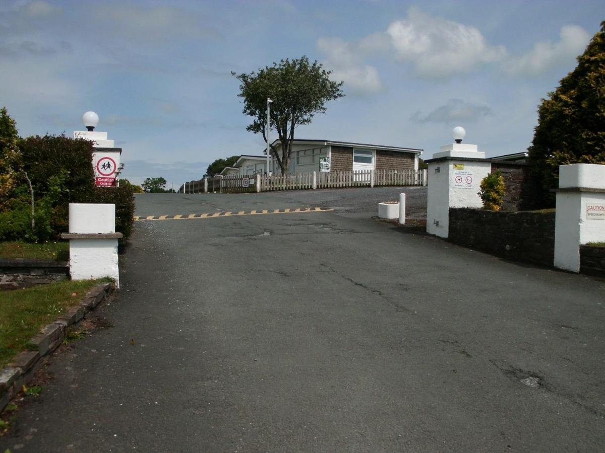 Bumblebee Villa Dartmouth Exterior photo