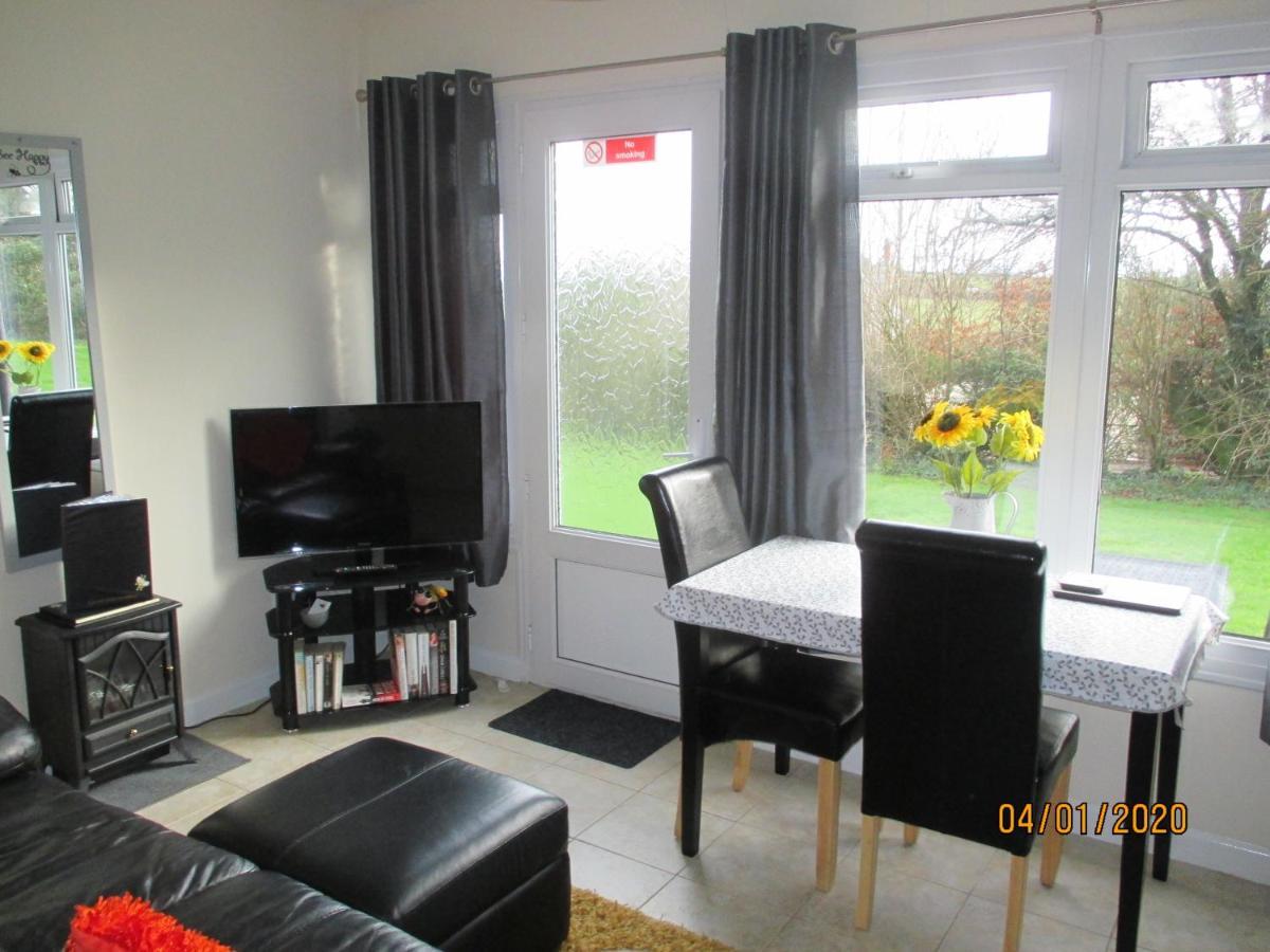 Bumblebee Villa Dartmouth Exterior photo